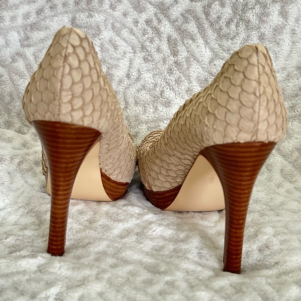 Calvin Klein Kendall Platform Heels, Fish Scale
Pattern Beige size 8M✨EUC✨ - Picture 6 of 11
